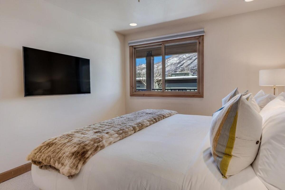 New Listing 2Br 2Ba Condo - Mountain Views Aspen Exterior photo